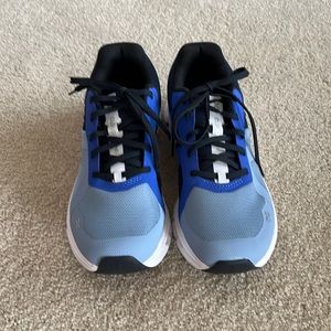 On Running New Cloud runner Women’s Size 8 Blue Athletic shoes